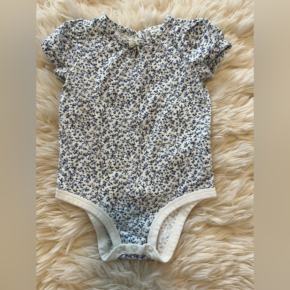 Osh Kosh B’gosh blue floral onesie, short sleeve, bottom snaps, 6M